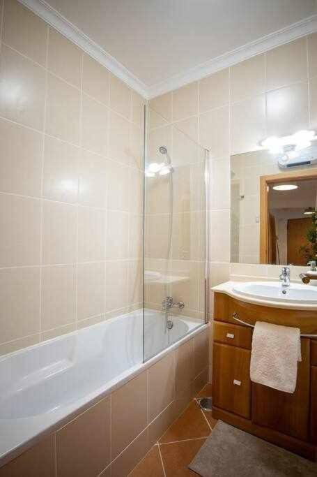 Modern 3Br Apt W/ Lg Terrace, Bbq, Ac & Parking Tavira Exterior foto